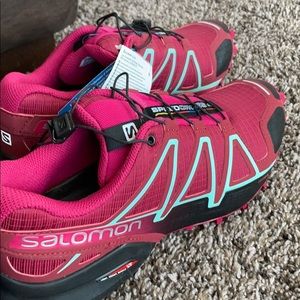 NWT Salomon Speedcross trail running shoes
